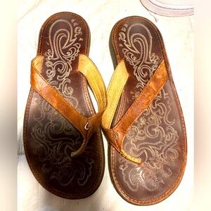 Olukai flip flps leather